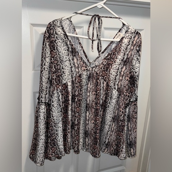 Peach Love Snake Print Babydoll Top Bell Sleeves Snake Print Blouse! Size S. - Picture 5 of 11